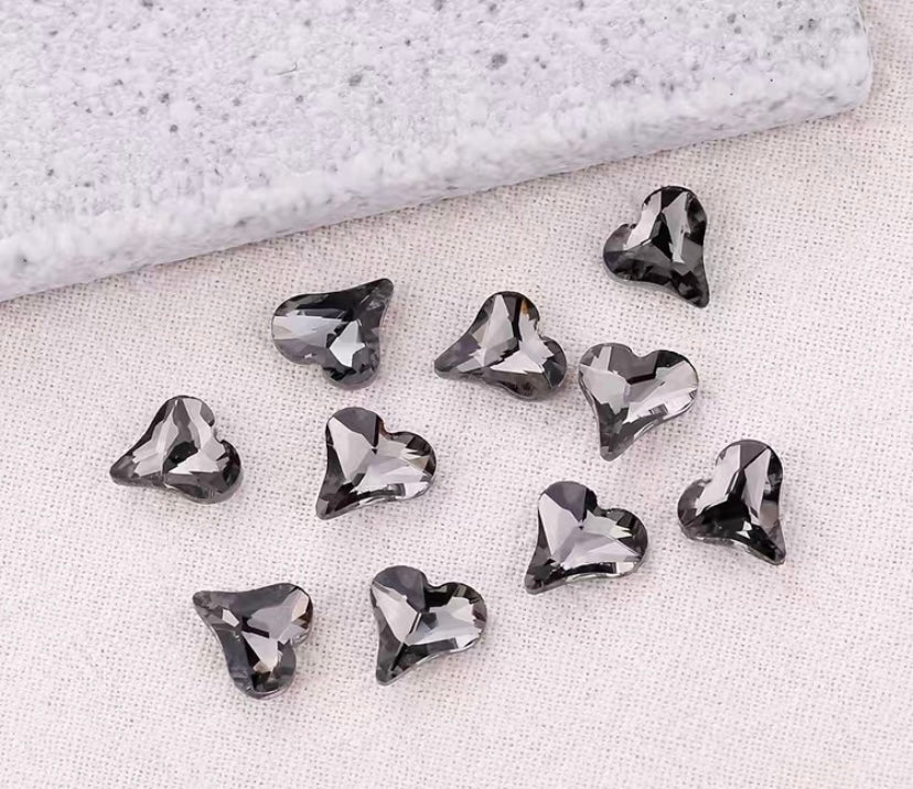 Small Pointed Back Heart Charms